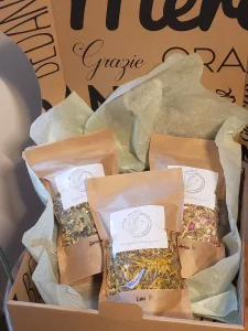 Coffret astrologique ouvert avec 3 tisanes bio personnalisées – Gaïa Terre-Happy®