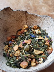 Thé vert MamPia en vrac, mélange bio fruité et rafraîchissant aux notes de pamplemousse, mangue, agrumes et fleurs colorées